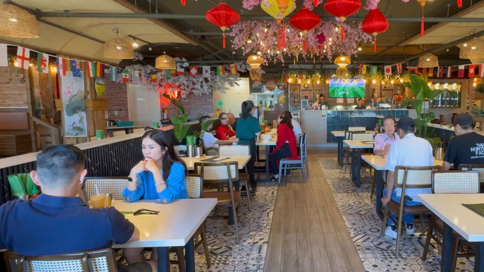 Sảnh chính của nhà hàng Sen Vietnamese Cuisine.
